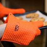 Cooking Gloves Heat Resistant Premium Insulated Grilling Gloves For Cooking, Pot Holders, Oven Mitt and BBQ Gloves With 444 Page Grilling Recipes Ebook Included